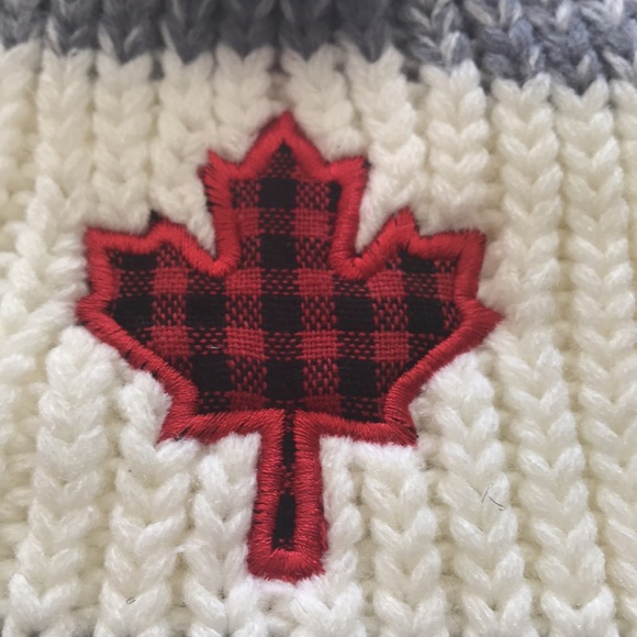 Knit Toque One Size Plaid Embroidered Edge Maple Leaf Symbol New With Tag - Picture 4 of 8